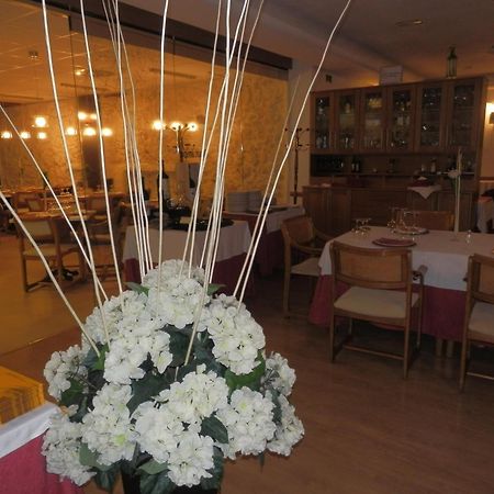 Hotel Restaurante Salvadora Villena Esterno foto