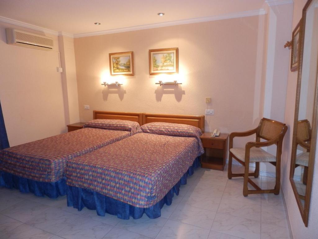 Hotel Restaurante Salvadora Villena Camera foto