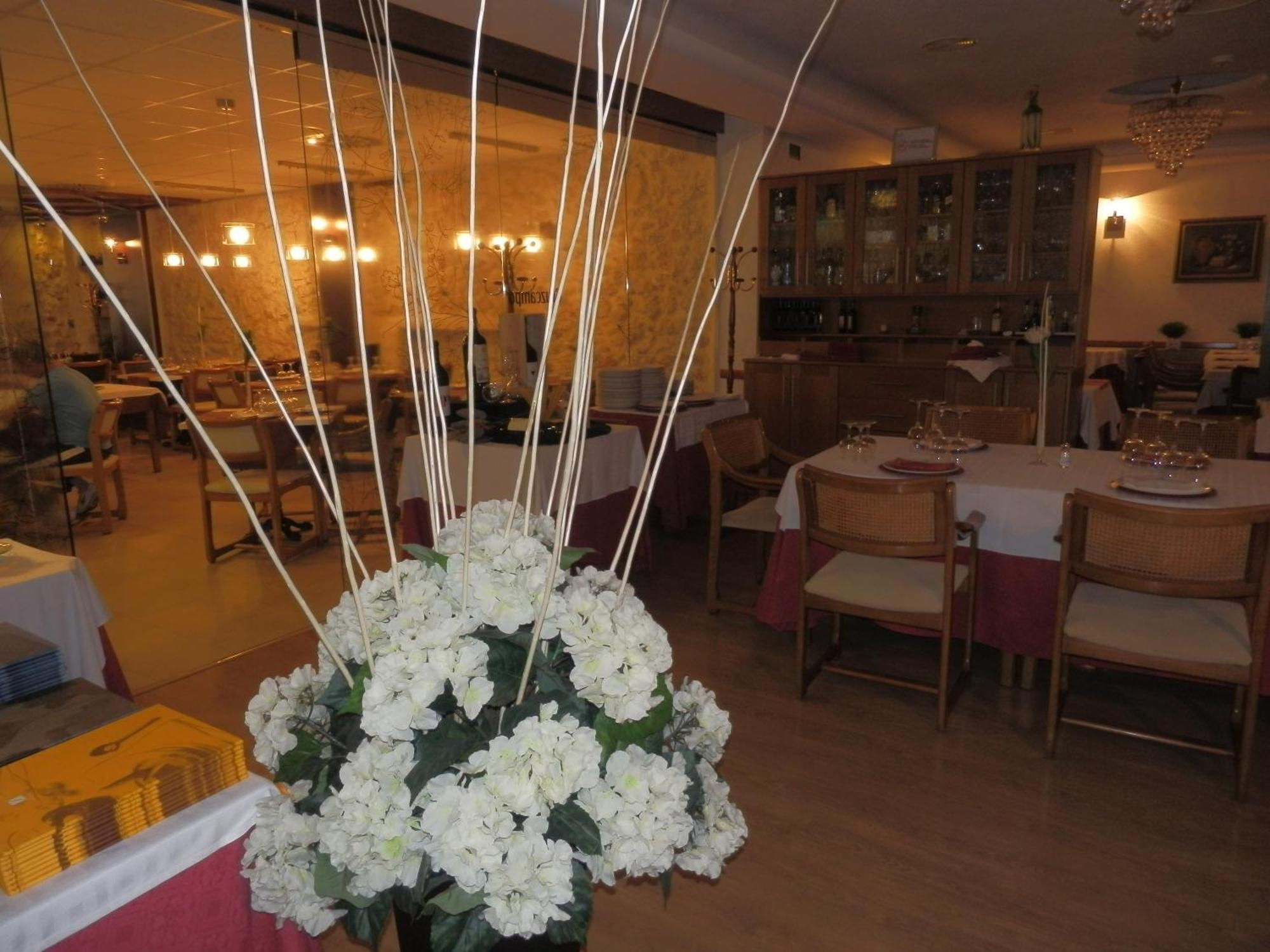Hotel Restaurante Salvadora Villena Esterno foto